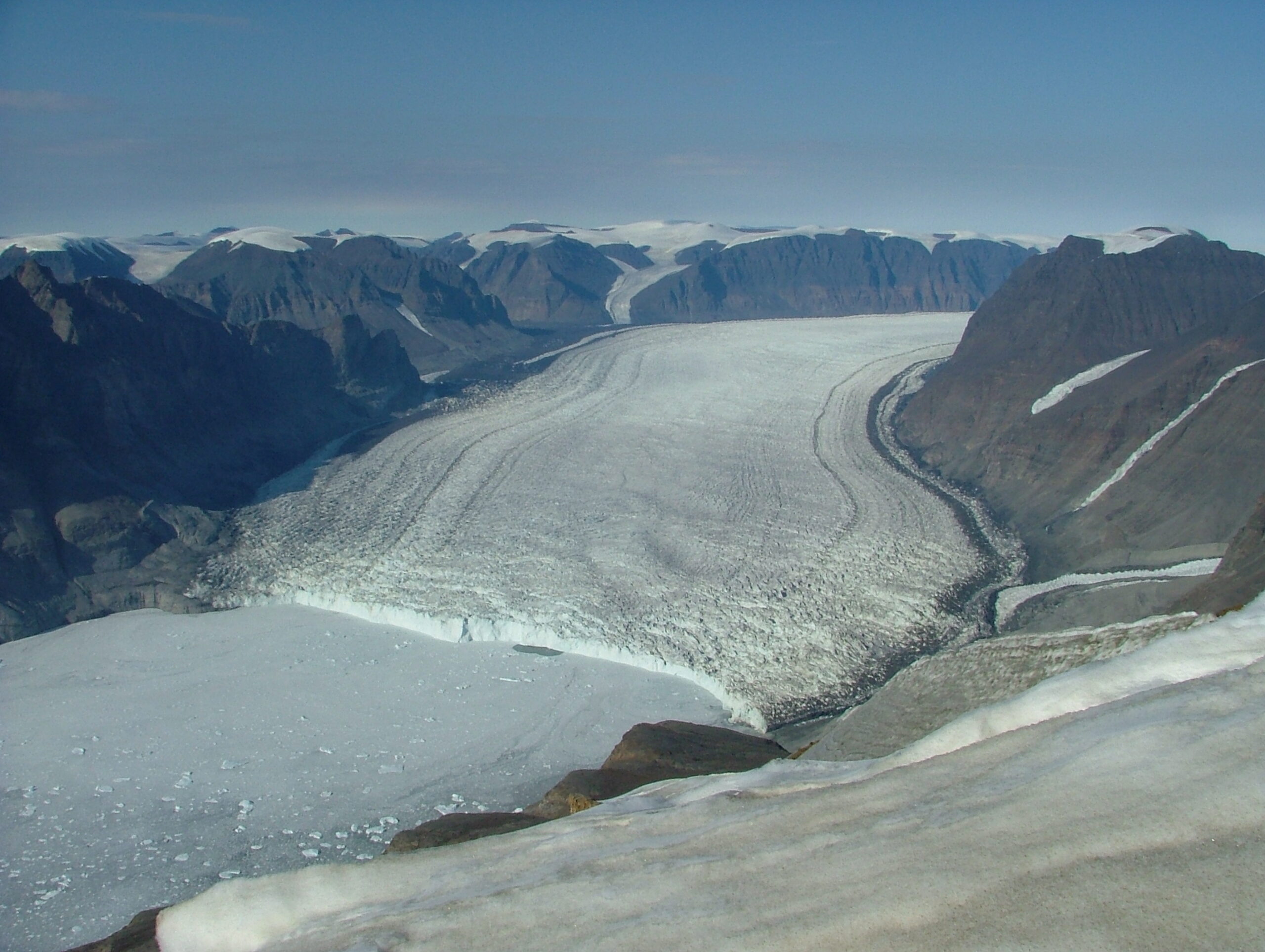 A glacier between rocky valleys